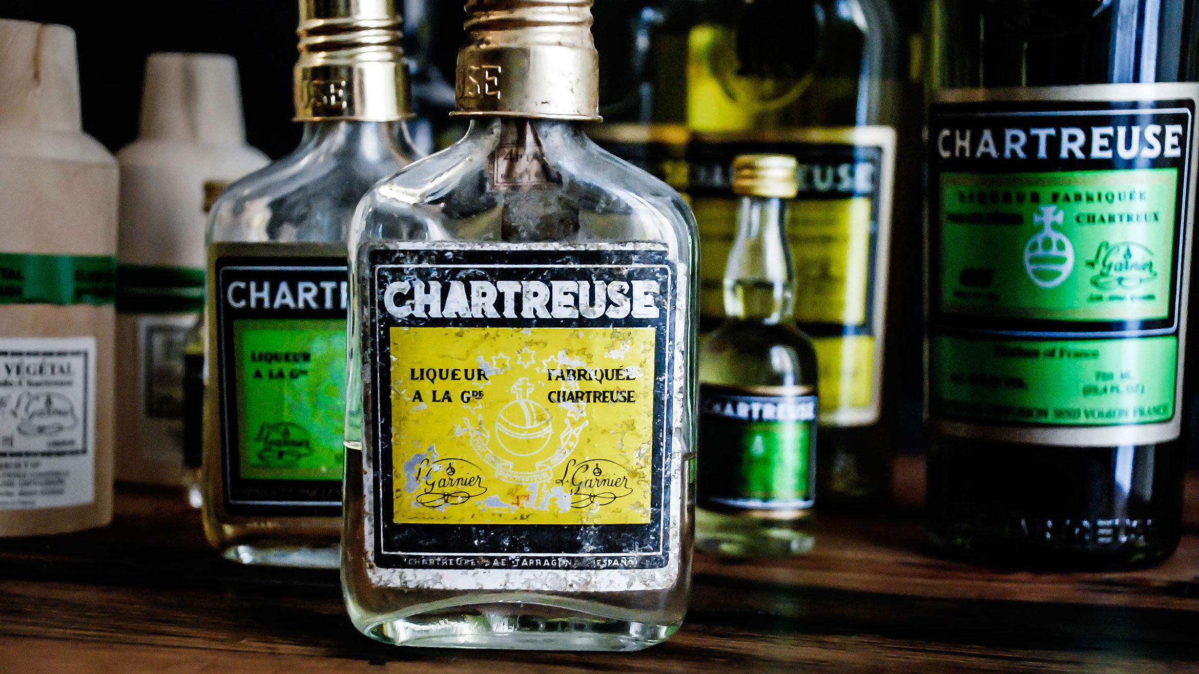 The Allure of Vintage Alcohol Bottles in​ Collecting